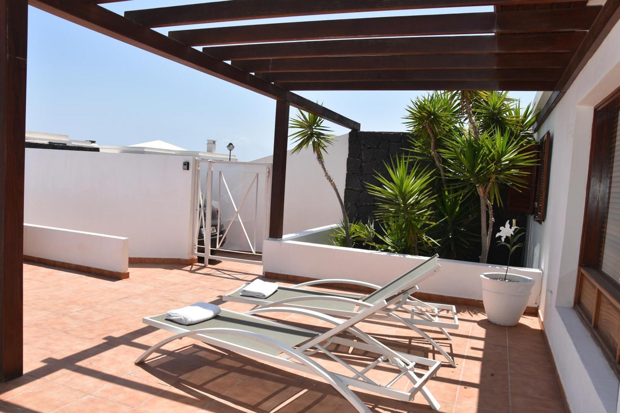Happy Villa Con Piscina Privada Playa Blanca  Exterior photo