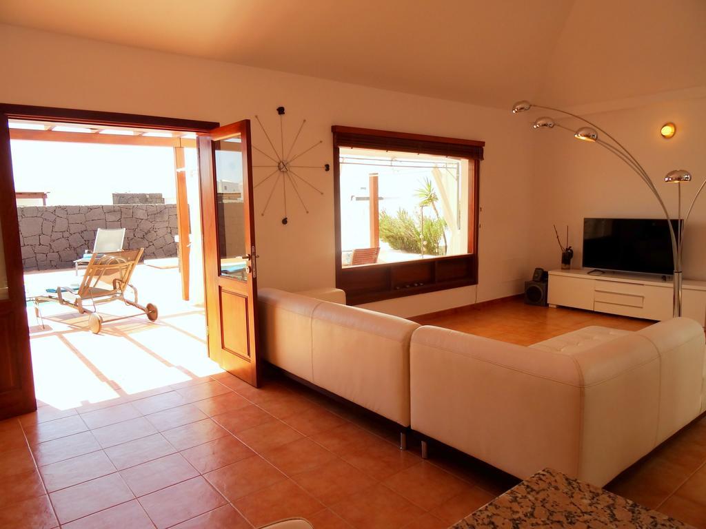 Happy Villa Con Piscina Privada Playa Blanca  Exterior photo