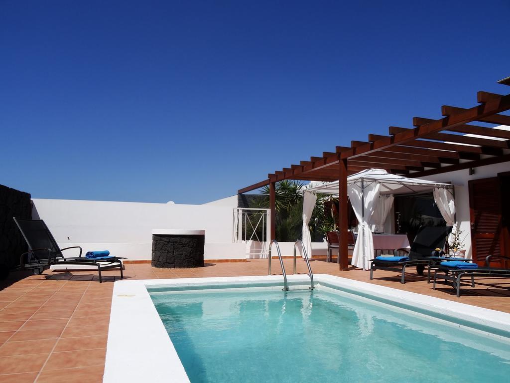 Happy Villa Con Piscina Privada Playa Blanca  Exterior photo
